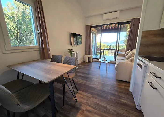CHEZ ADRIANA studio cosy VUE sur le golfe de Saint-Tropez