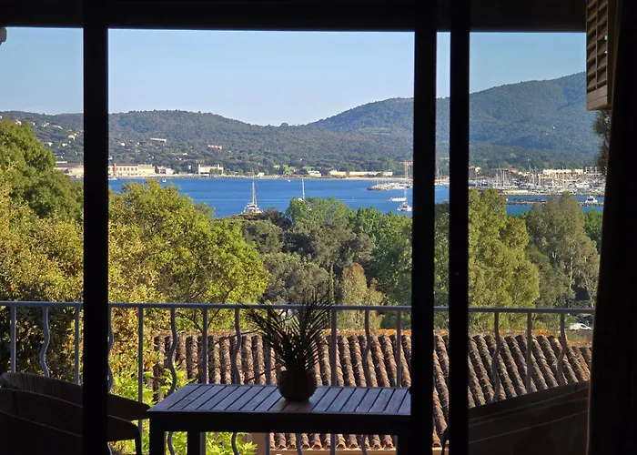 CHEZ ADRIANA studio cosy VUE sur le golfe de Saint-Tropez